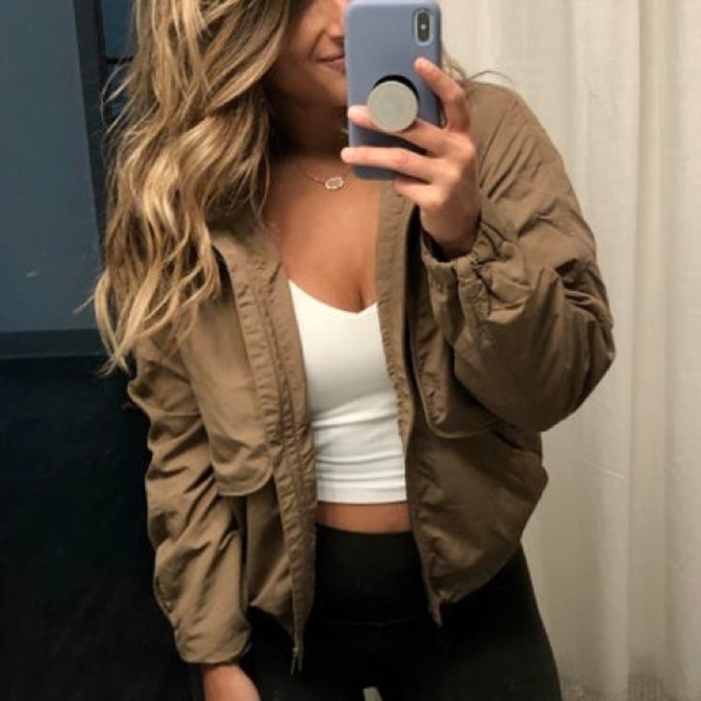 Lululemon Always Effortless Jacket Army Green - Picture 2 of 10